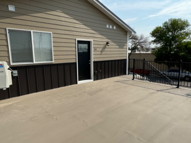 Building Photo - 310 3rd St W