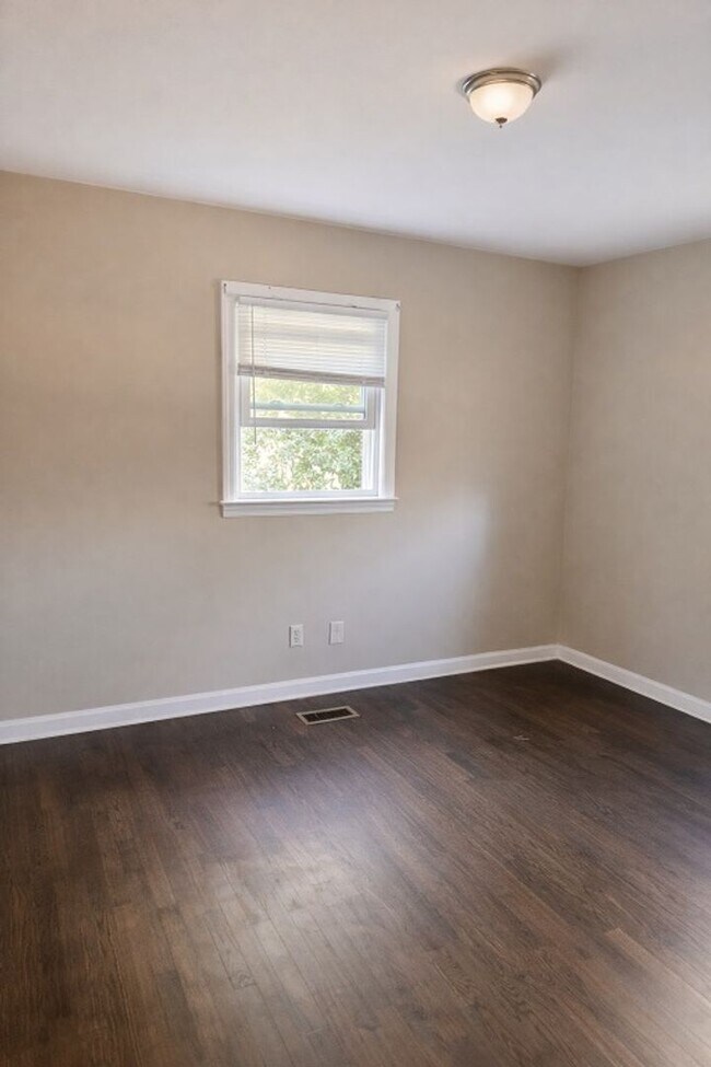 Foto del edificio - 3 BED 1 Bath Available in Fayetteville NC