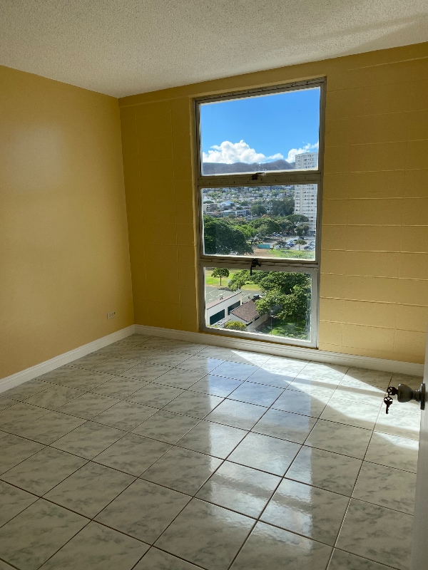 Building Photo - 1425 Liliha St