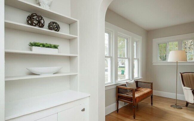 Building Photo - 337 S Edson Ave