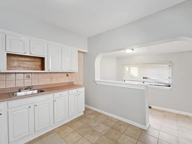 Building Photo - 5706 Delancey St