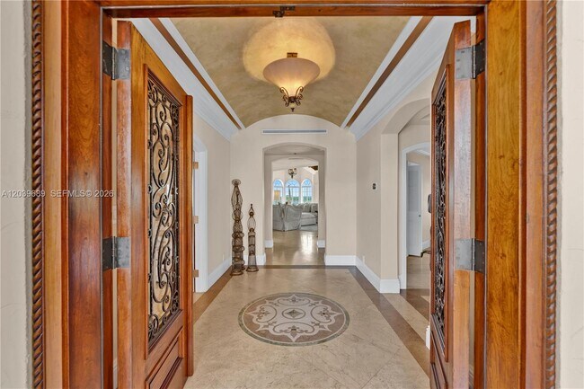 Foto del edificio - 2244 Fisher Island Dr
