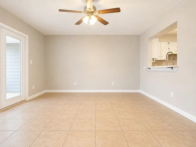 Foto del edificio - 4526 Brook Hollow Cir