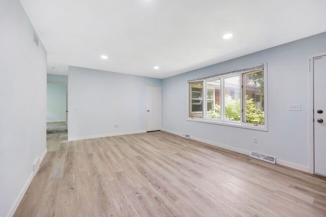 Foto del edificio - 6719 Century Ave