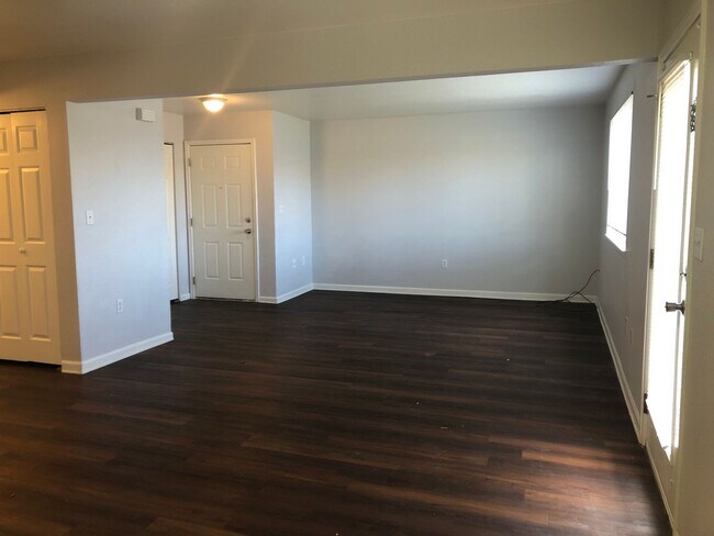Foto del edificio - 1514 E Walnut Drive