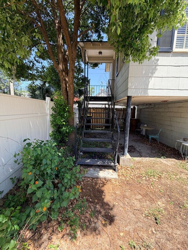 Building Photo - 714 E 54th St