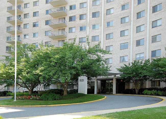 Building Photo - 1121 University Blvd W