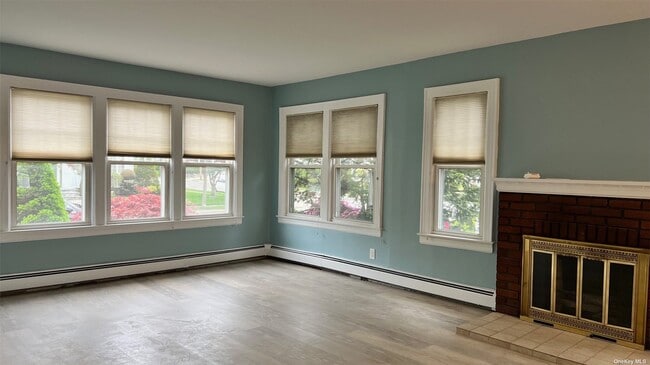 Building Photo - 425 Marcellus Rd