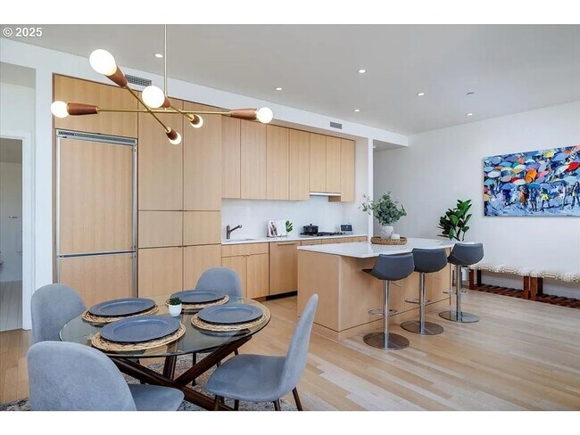 Foto del edificio - Charming 2BR Condo in Pearl District