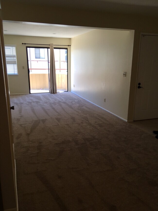 Foto del edificio - 5015 Valley Crest Dr