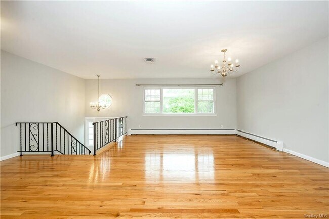Foto del edificio - 649 White Plains Rd