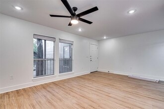 Building Photo - 704 W 21st St