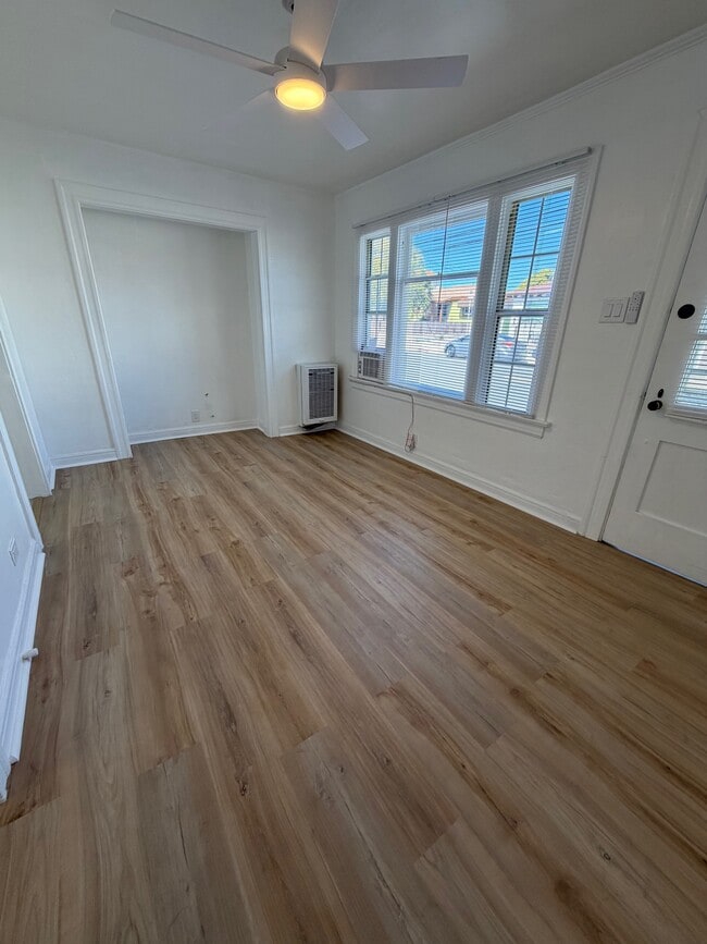 Building Photo - 617 W 17th St