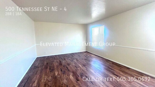Building Photo - Beuatiful Upstair unit!! 2 bedroom Apartme...