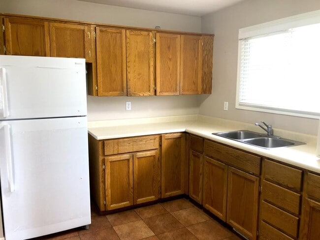 Building Photo - 3 bedroom in Prince George BC V2N 3W9