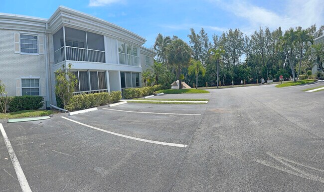 Foto del edificio - 6299 Bay Club Dr