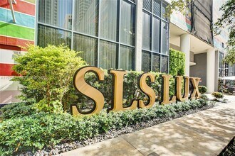 Building Photo - 801 S Miami Ave