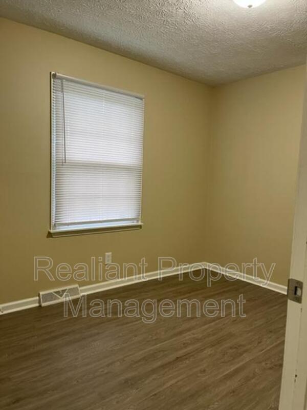 Foto del edificio - 108 Oakwood Dr
