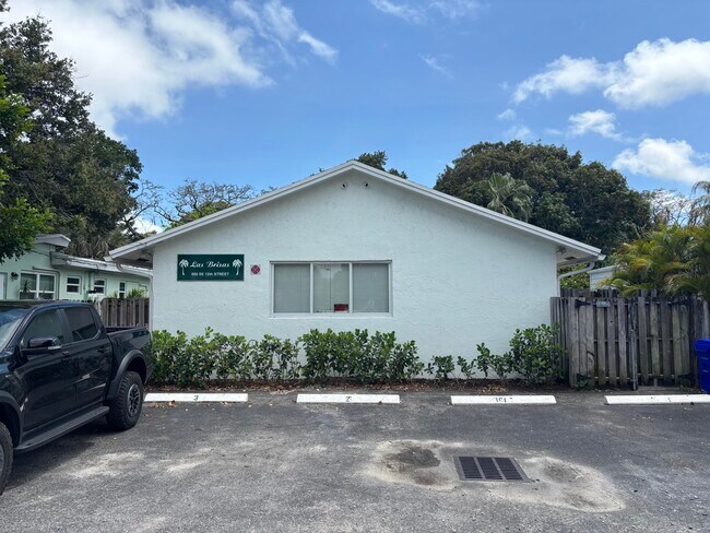 Foto del edificio - 880 SE 12th St