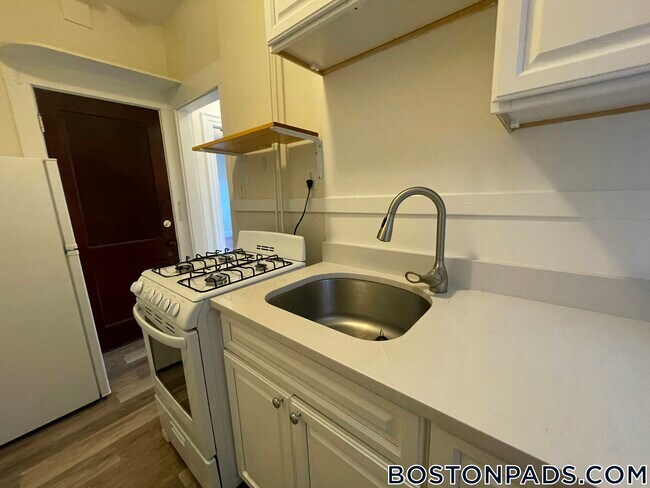 Building Photo - 163 Summer St