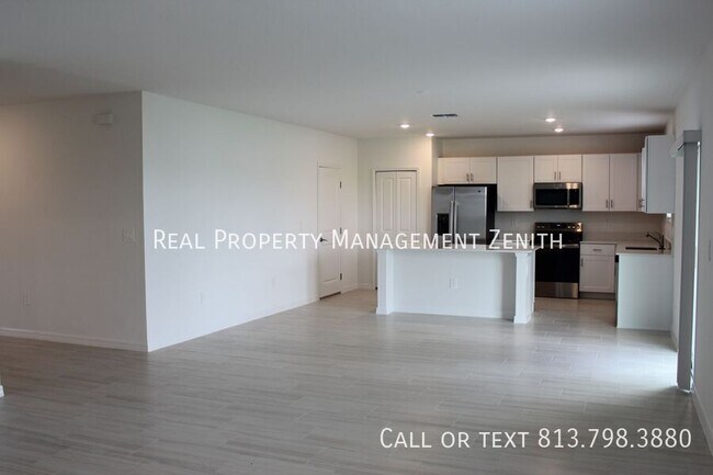 Foto del edificio - 3649 Forest Path Dr