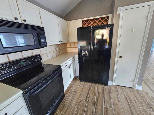 Building Photo - 7756 Park Falls Dr