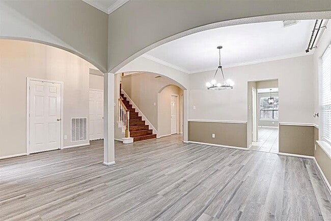 Building Photo - 2642 S Breeze Dr