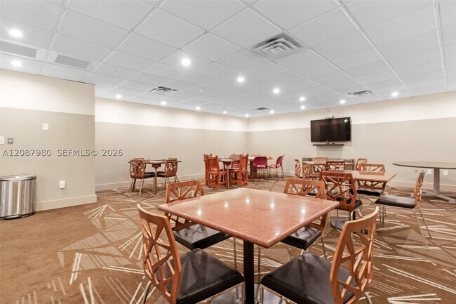 Foto del edificio - 5701 Collins Ave