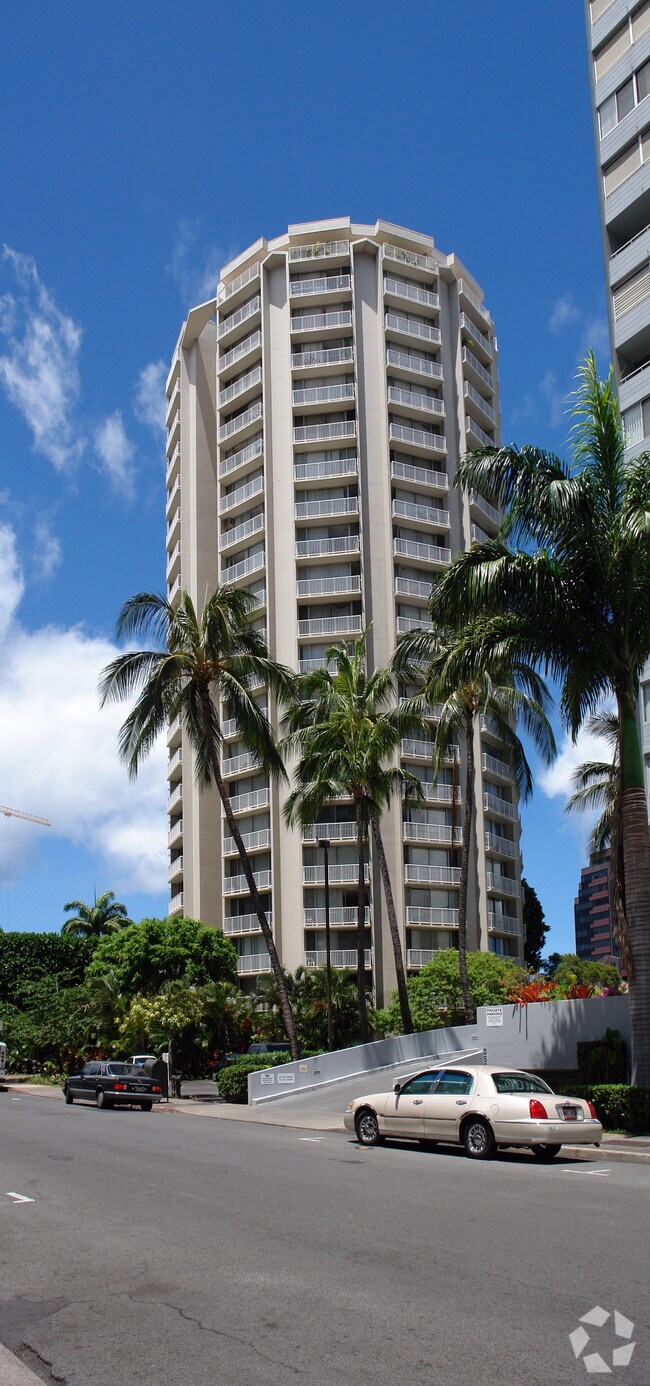 Holiday village condominium Rentals Honolulu, HI