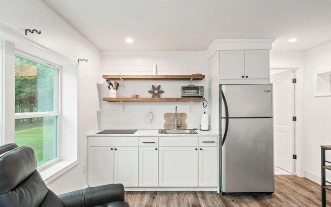 Foto del edificio - 1712 Cunningham Ln