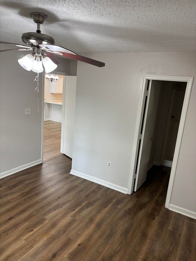 Foto del edificio - 2-Bedroom, 2-Bathroom Condo