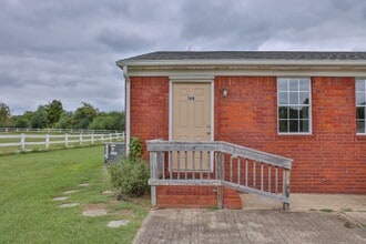Building Photo - 168 Clifton St