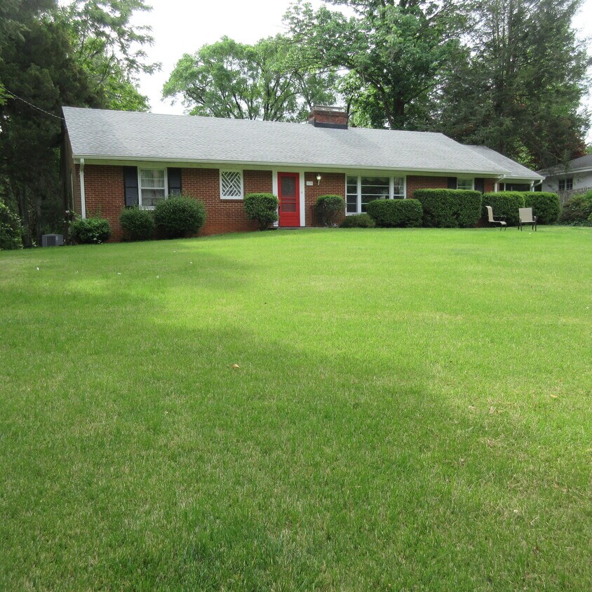 St Annes Rd, Charlottesville, VA 22901 - 1630 St Annes Rd