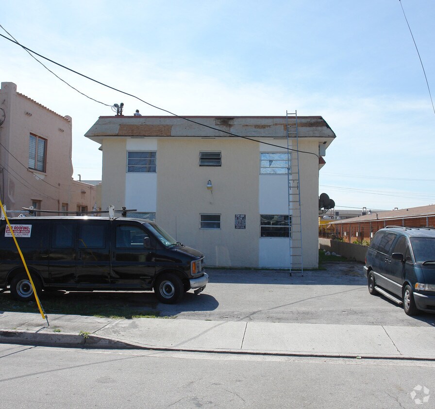 Primary Photo - 2138 NW Flagler Ter