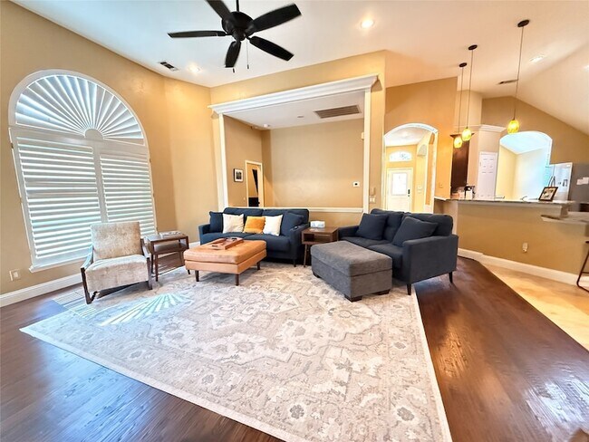 Foto del edificio - 4313 Creekstone Dr
