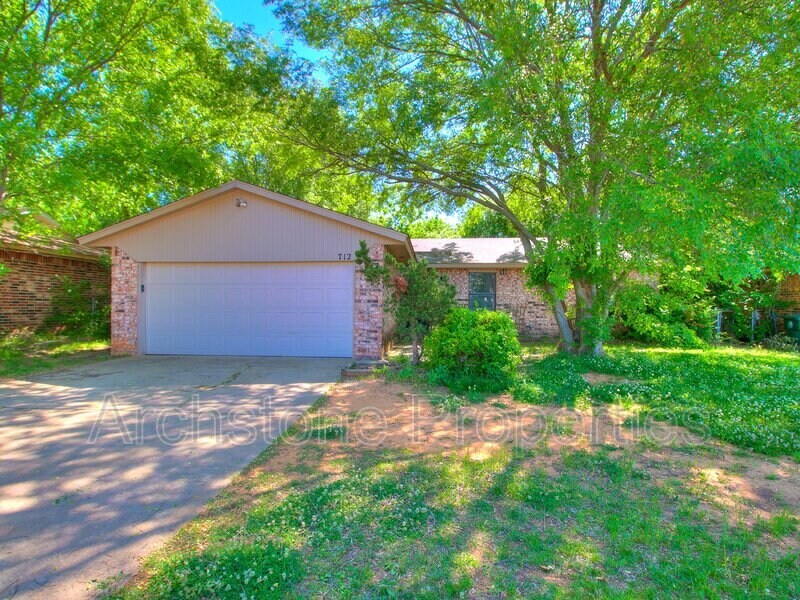 Primary Photo - 712 Woodland Dr