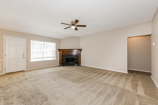 Building Photo - 6205 Vista Wood Dr