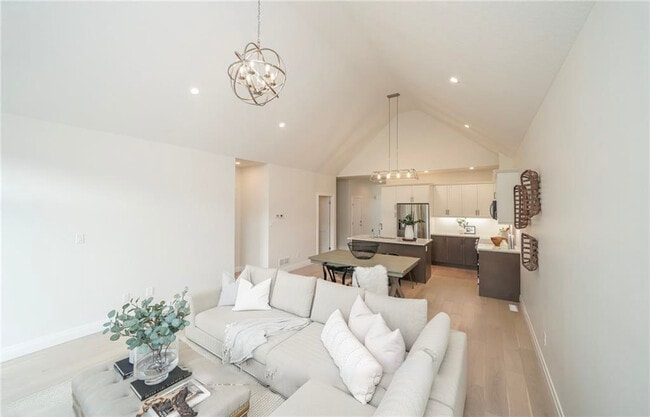 Building Photo - Live in Beautiful Port Stanley -4 Bedroom TownHome *Garage * Available April 2026