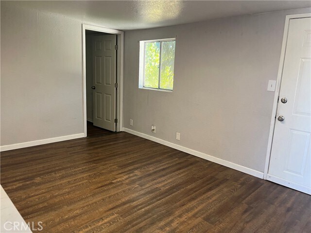 Foto del edificio - 7620 Magnolia Ave