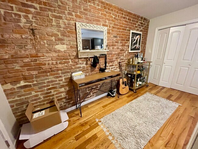 Building Photo - 149 Grand St