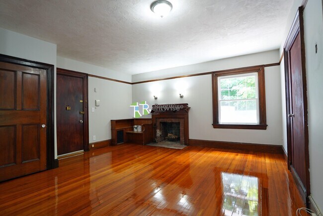 Foto del edificio - 266 Chestnut Hill Ave