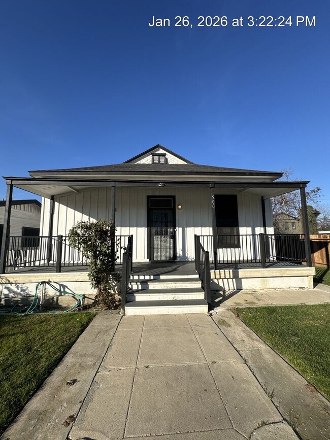 Foto del edificio - Charming home available now!