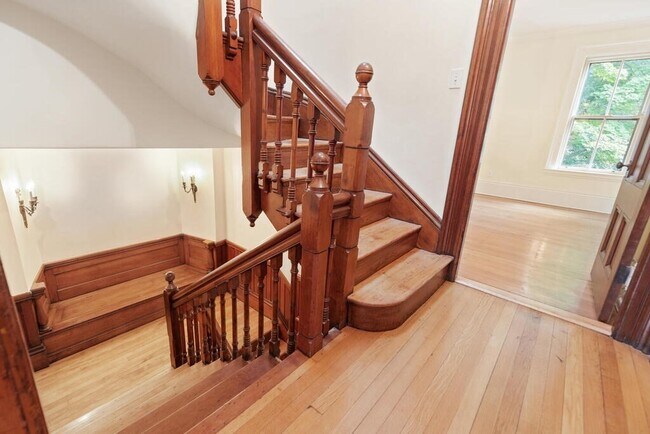 Foto del edificio - 2 Rangeley Rd