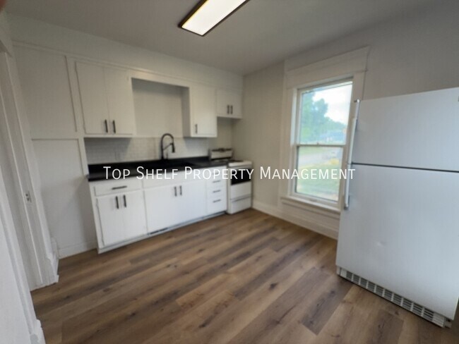 Foto del edificio - 802 1st Ave W