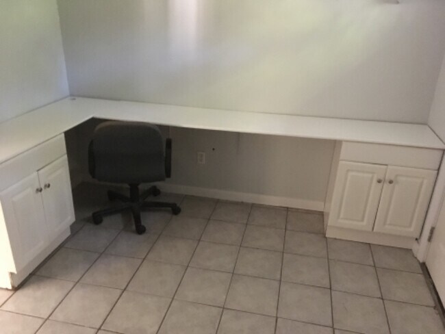 Building Photo - 206 Eagle Dr