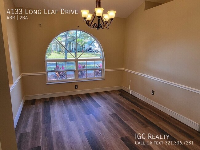 Building Photo - Large - Beautiful 4/2 in a quiet neighborh...