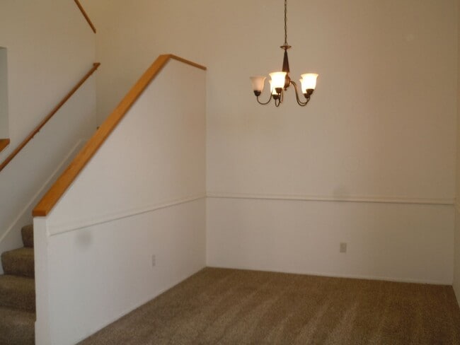 Building Photo - Great family home on a cul-de-sac
