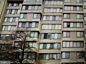 Building Photo - 522 21st St NW