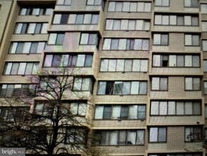 Building Photo - 522 21st St NW