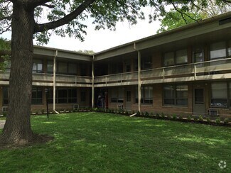 Building Photo - 805 Illini Ave